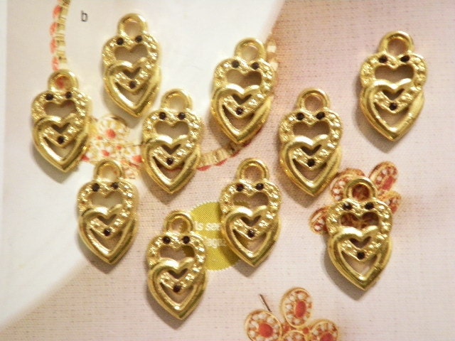 10 Vergoldet Double-Herz-Anhänger Mit Rubin Steine 10 Vergoldet Double-Herz-Anhänger Mit Rubin Steine von epicvintagejewelry