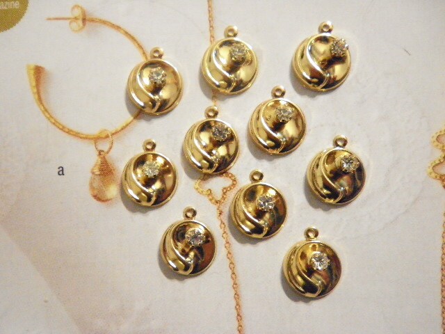 10 Vintage Vergoldet 13mm Runde Anhänger Mit Strass von epicvintagejewelry