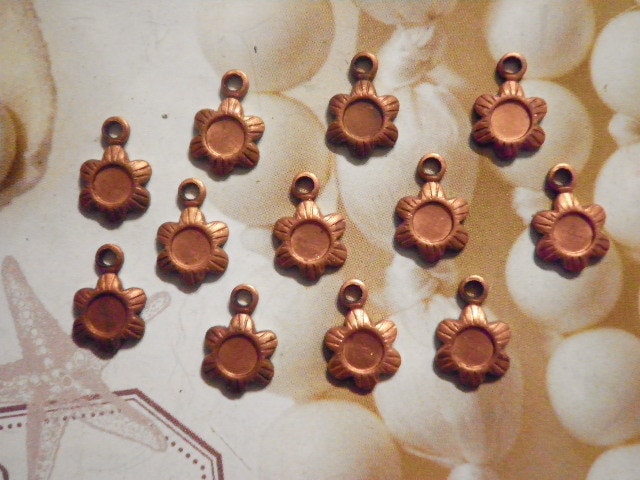 12 Coppercoated 4mm Anhänger Einstellungen 12 Coppercoated 4mm Anhänger Einstellungen von epicvintagejewelry