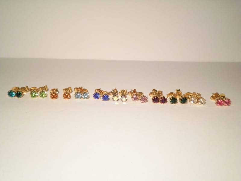 12 Paar Verschiedene Swarovski Birthstone Ohrringe von epicvintagejewelry