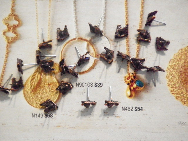 12 Prs. Bronzeplated Pferd Kopf Ohrringe 12 Prs. Bronzeplated Pferd Kopf Ohrringe von epicvintagejewelry