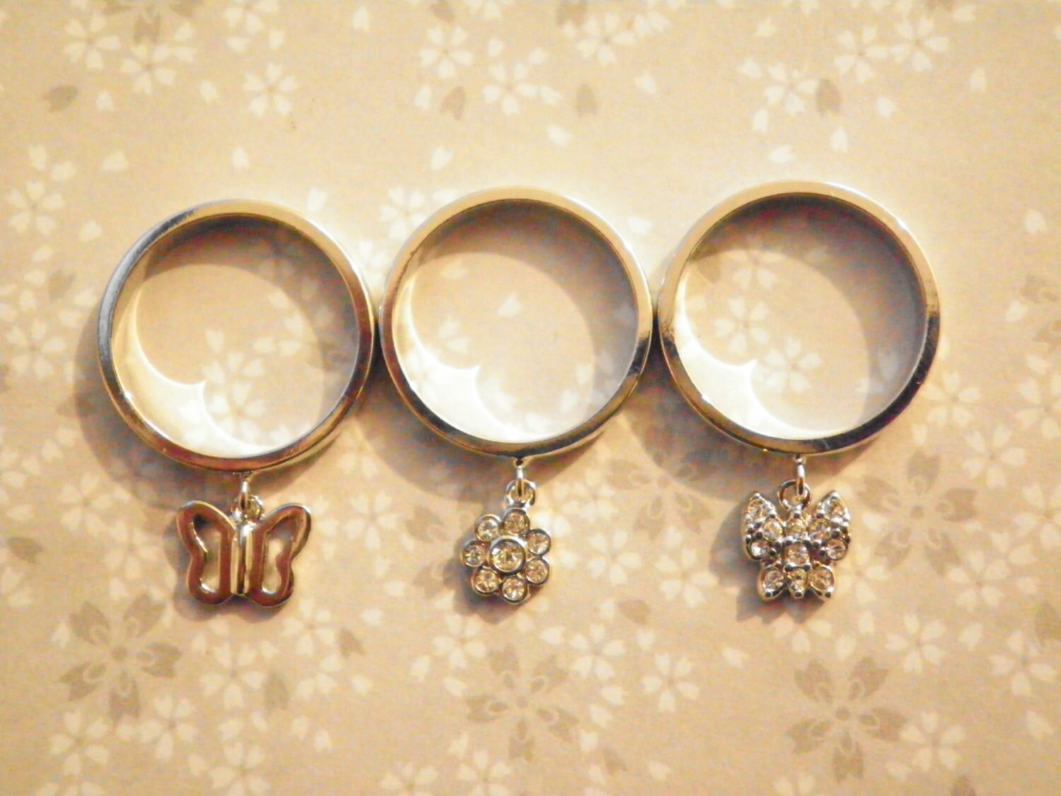 1Set Gigi Versilbert Stapelbar Schmetterling Ring Charms 1Set Gigi Versilbert Stapelbar Schmetterling Ring Charms von epicvintagejewelry