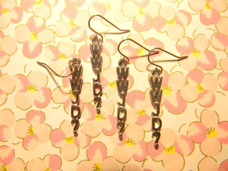 2 Paare Von Versilberten Was Würde Jesus Tun Ohrringe 2 Paare Von Versilberten Was Würde Jesus Tun Ohrringe von epicvintagejewelry