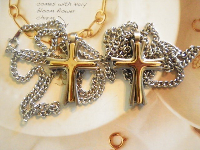 2 Siilverplated Kreuze Auf 18 "Halskette 2 Siilverplated Kreuze Auf 18 "Halskette von epicvintagejewelry