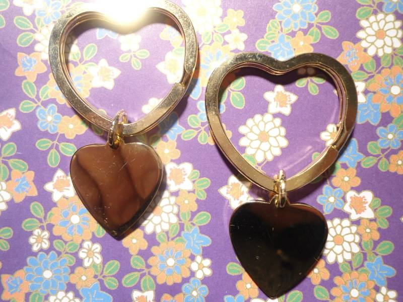 2 Vergoldete Herzförmige Schlüsselanhänger von epicvintagejewelry