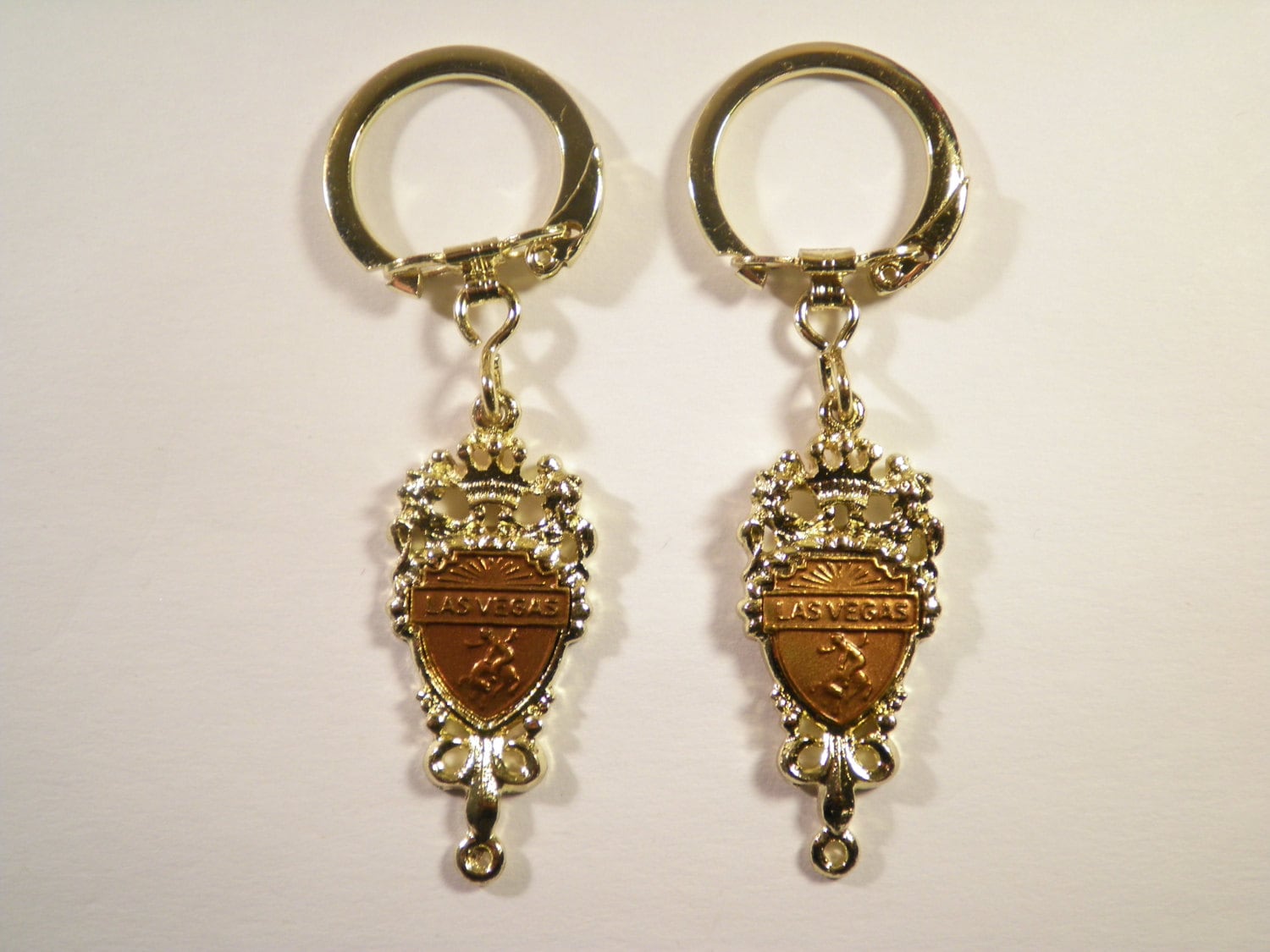 2 Vergoldete Las Vegas Schlüsselanhänger von epicvintagejewelry