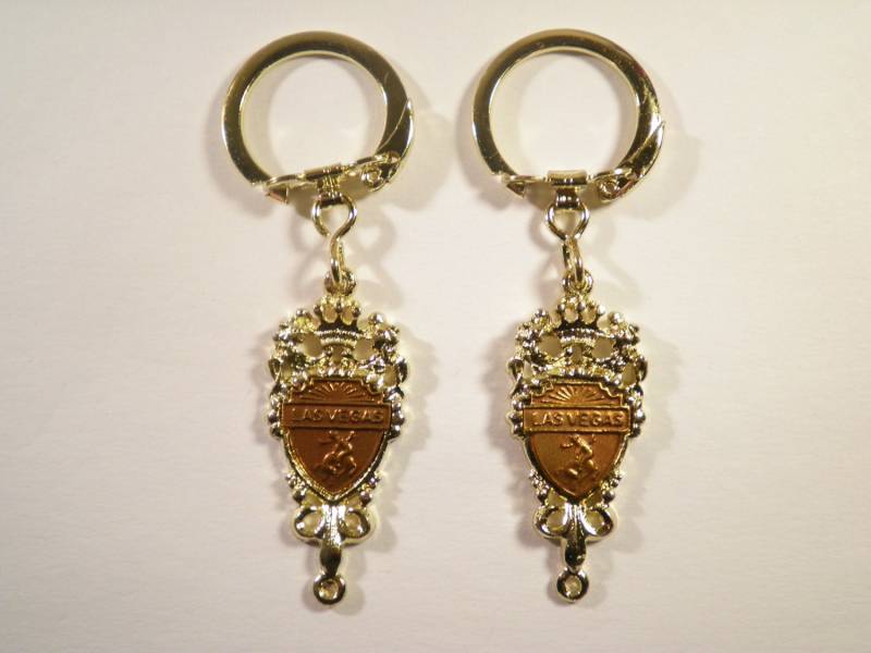 2 Vergoldete Las Vegas Schlüsselanhänger von epicvintagejewelry
