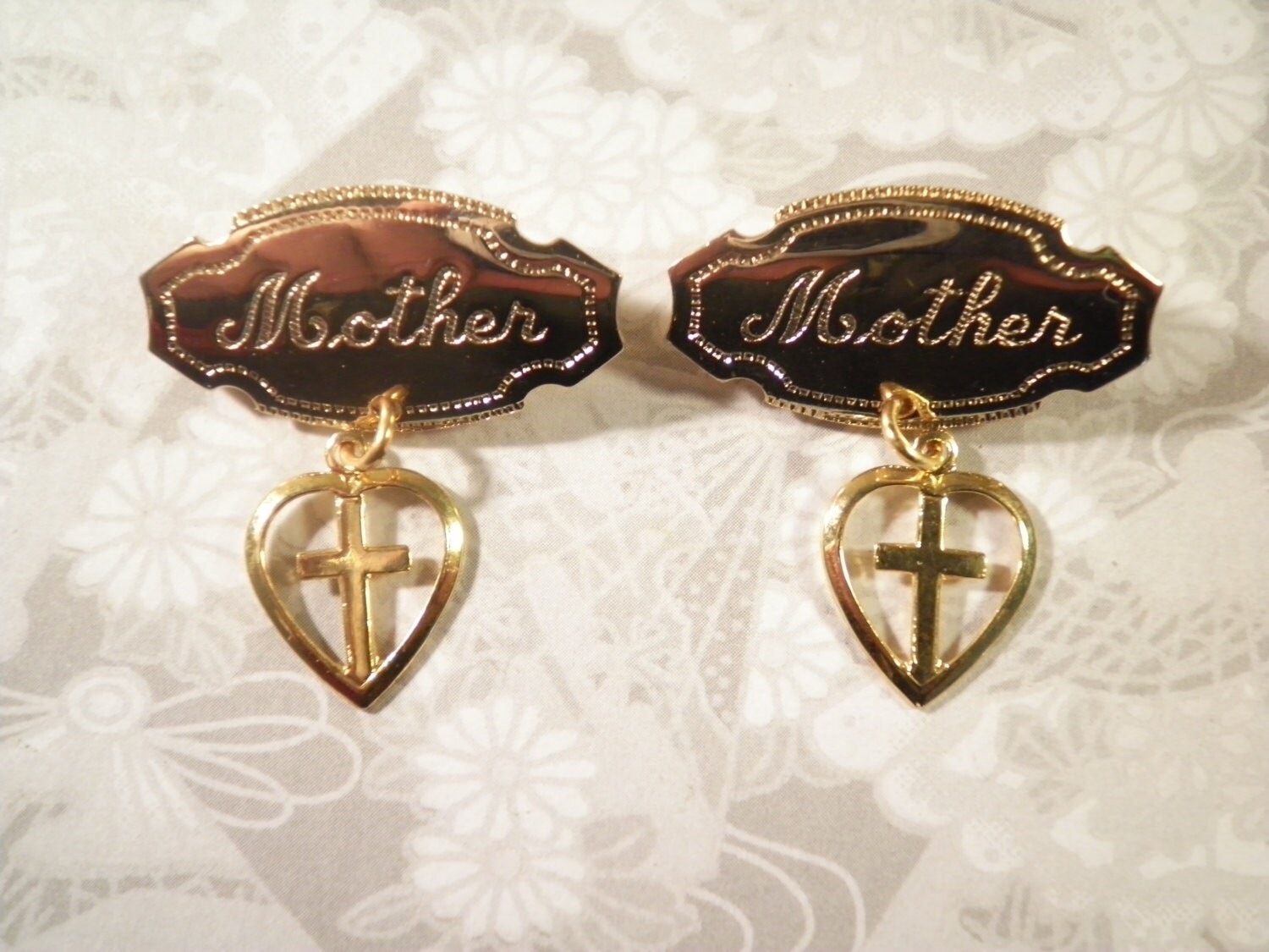 2 Vergoldete Mutternadeln Mit Kreuz Im Herz 2 Vergoldete Mutternadeln Mit Kreuz Im Herz von epicvintagejewelry