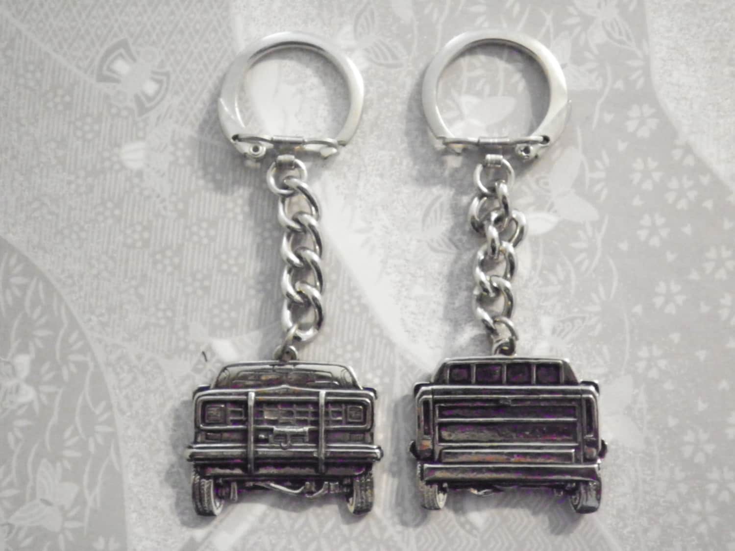2 Versilbert Chevrolet Pick-Up Schlüsselanhänger 2 Versilbert Chevrolet Pick-Up Schlüsselanhänger von epicvintagejewelry