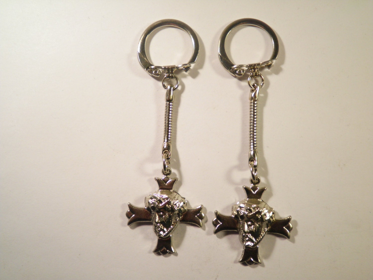 2 Versilbert Gesicht Von Jesus Schlüssel Ketten 2 Versilbert Gesicht Von Jesus Schlüssel Ketten von epicvintagejewelry