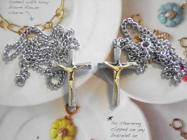 2 Versilbert Kruzifixe Auf 18 "Halskette 2 Versilbert Kruzifixe Auf 18 "Halskette von epicvintagejewelry