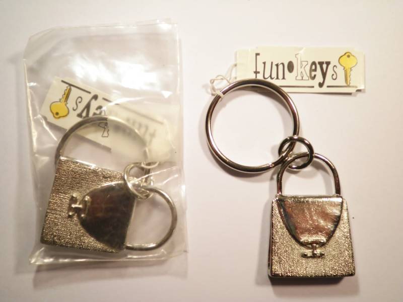 2 Versilberte Taschenbuch Schlüsselanhänger Schlüsselringe von epicvintagejewelry