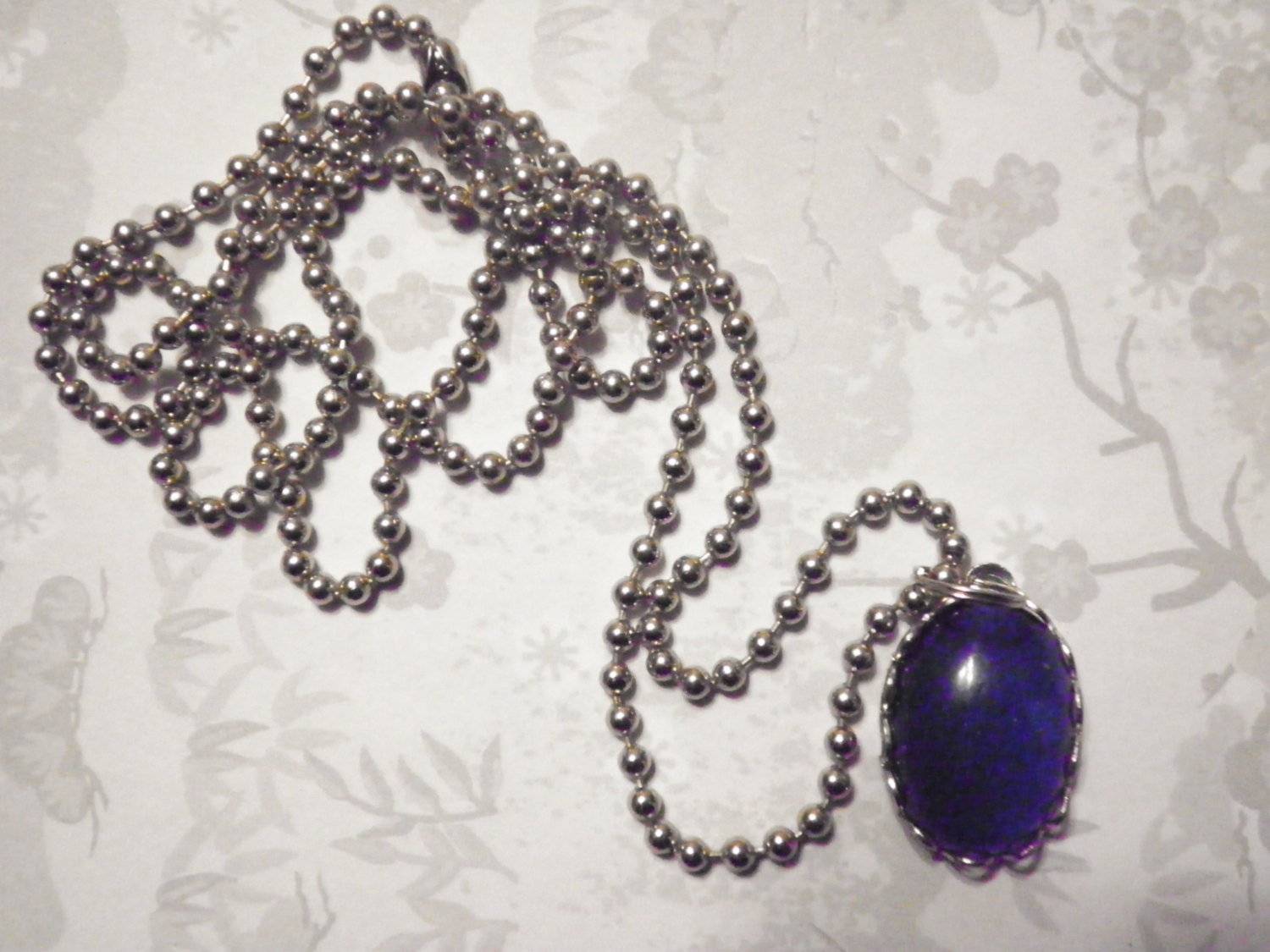 2 Vintage Glas-stimmungssteine An Einer 20"-Kugelkette 2 Vintage Glas-stimmungssteine An Einer 20"-Kugelkette von epicvintagejewelry