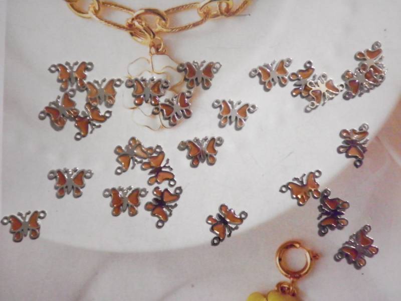 24 Vintage Versilbert Amber Schmetterling Anhänger von epicvintagejewelry