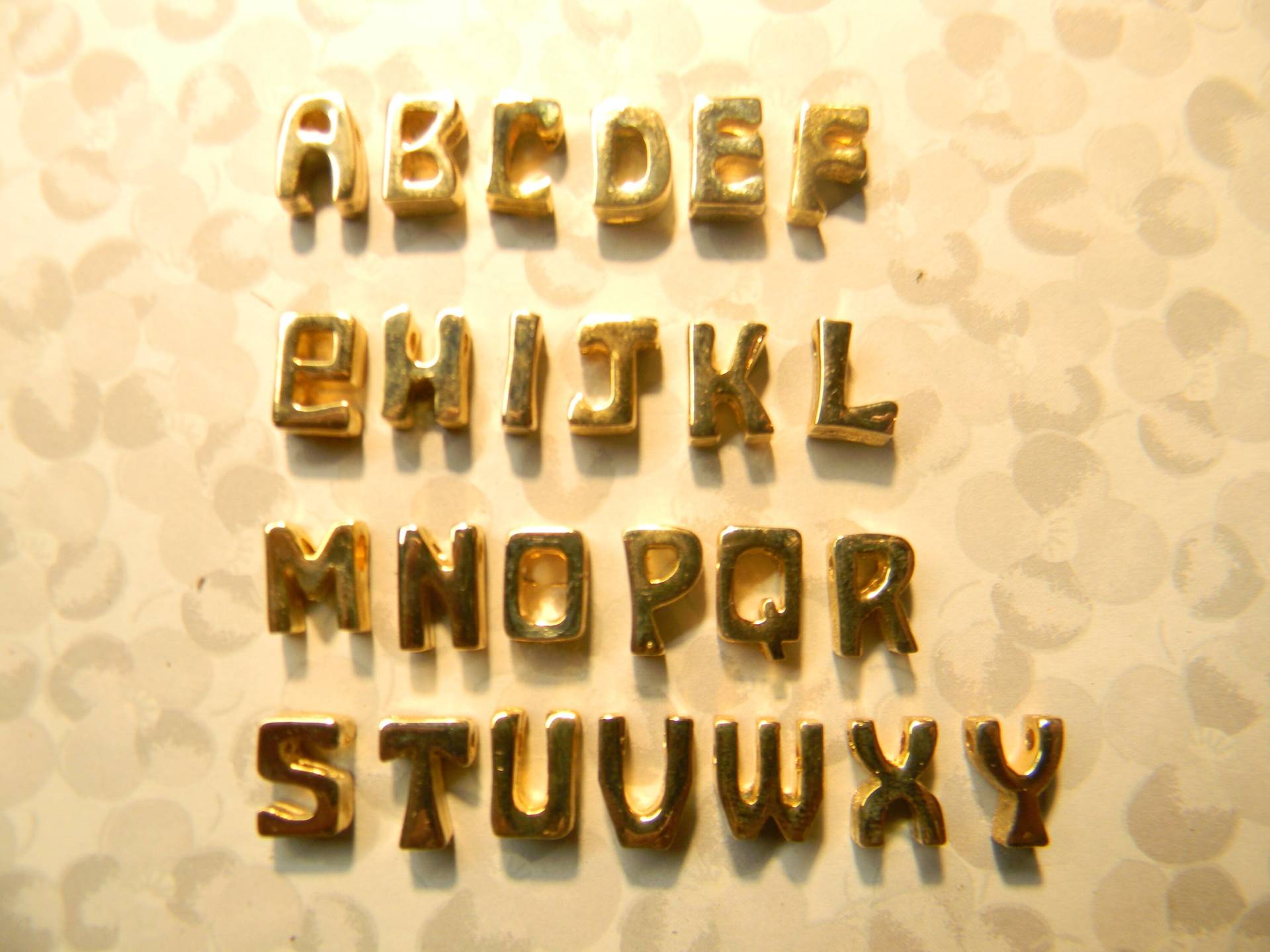 25 Vergoldete Buchstaben Des Alphabets Mit Loch 25 Vergoldete Buchstaben Des Alphabets Mit Loch von epicvintagejewelry