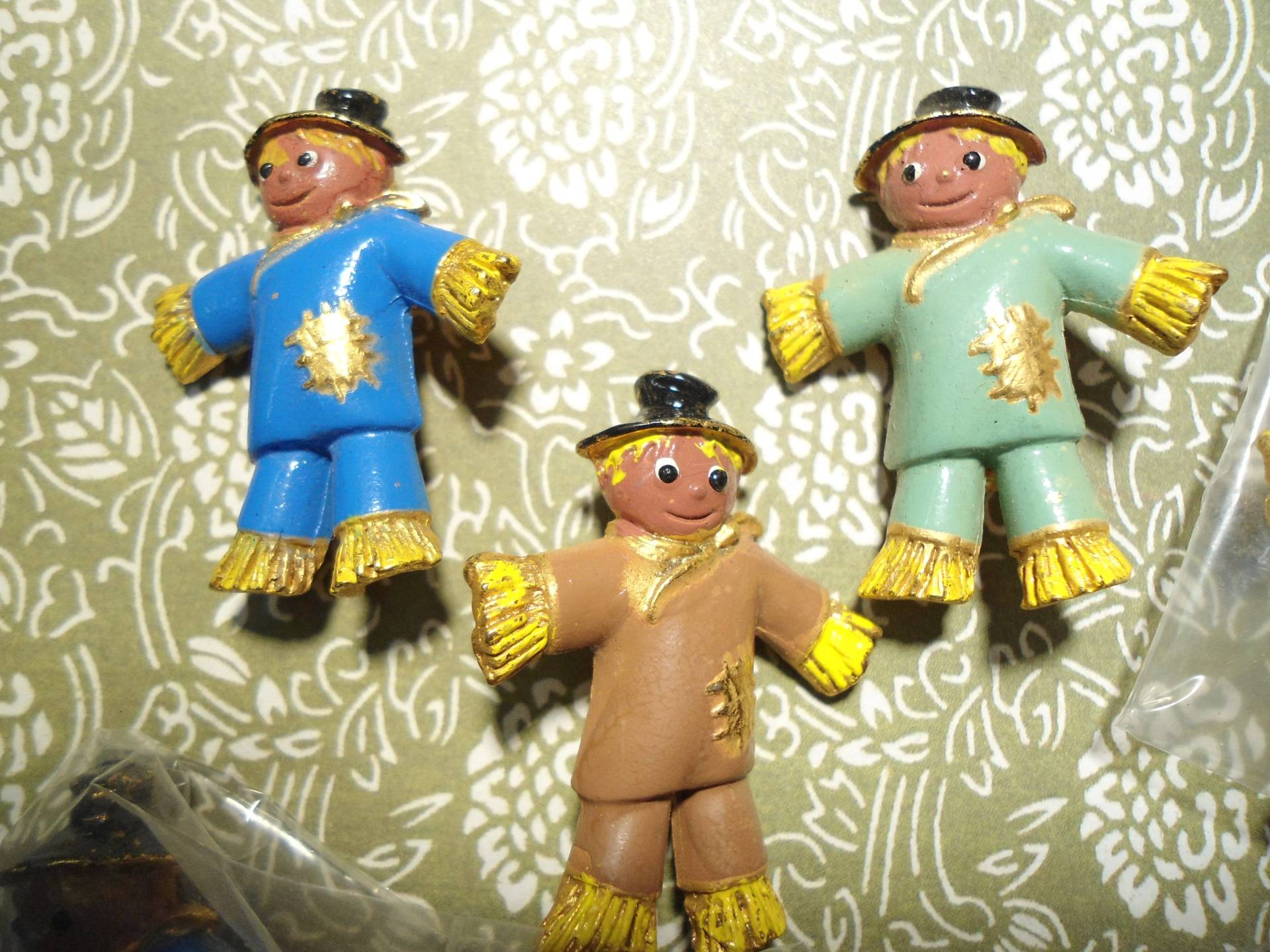 3 Verschiedene Farben Vogelscheuche Pins Broschen von epicvintagejewelry