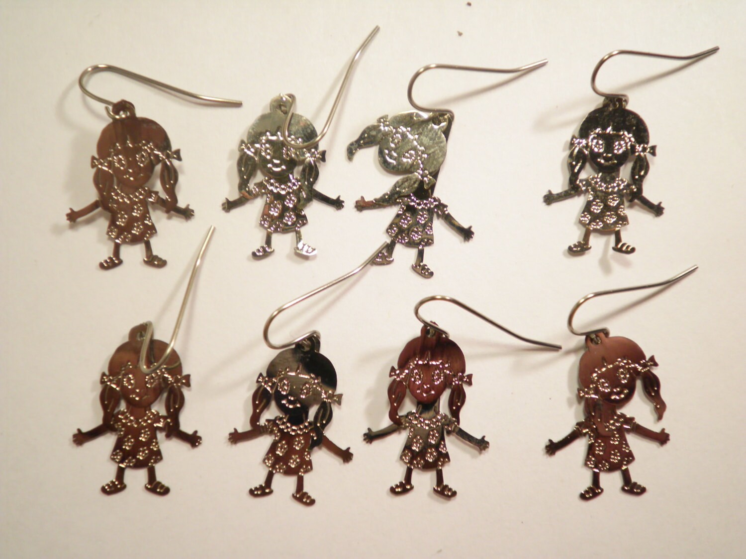 4 Paar Versilberte Kleine Mädchen Ohrringe 4 Paar Versilberte Kleine Mädchen Ohrringe von epicvintagejewelry