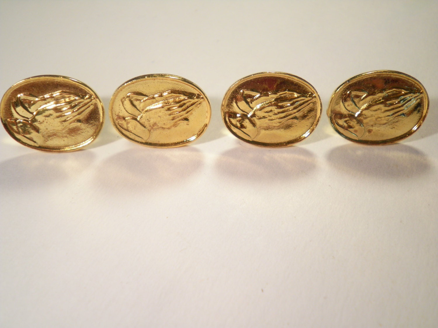 4 Vergoldet Beten Händen Pins 4 Vergoldet Beten Händen Pins von epicvintagejewelry