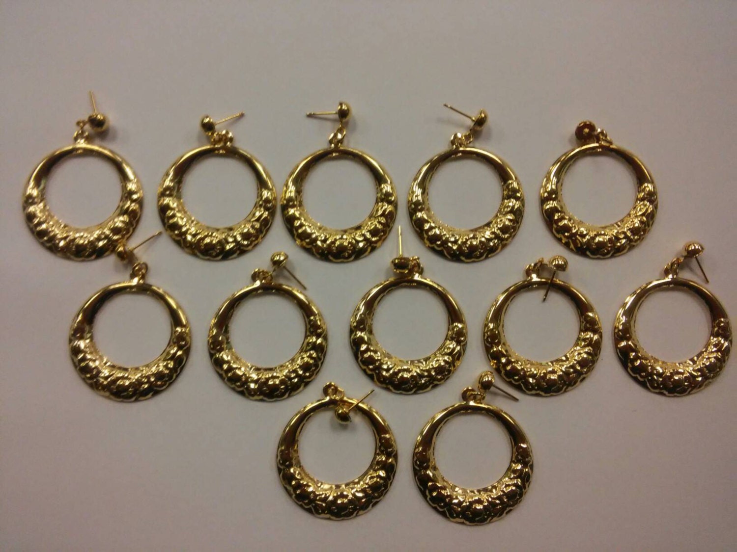 6 Paar Vergoldete Creolen 6 Paar Vergoldete Creolen von epicvintagejewelry