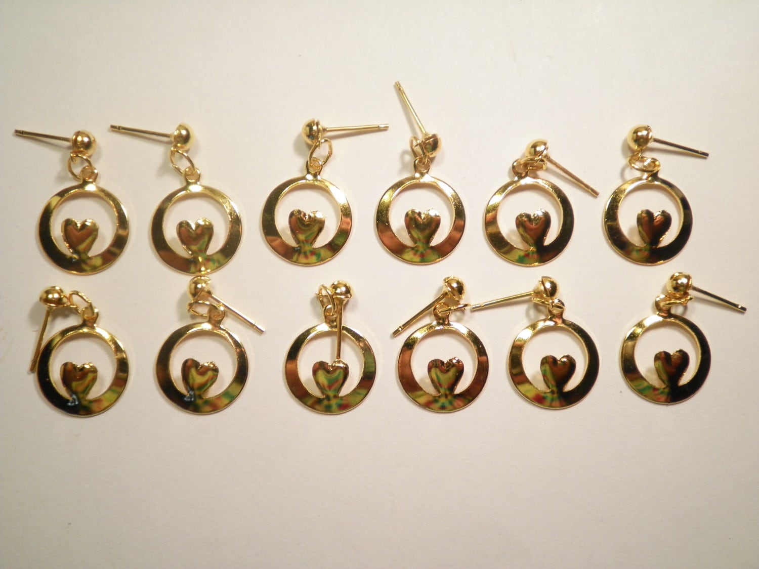 6 Paar Vergoldete Herz in Einem Kreis Ohrringe 6 Paar Vergoldete Herz in Einem Kreis Ohrringe von epicvintagejewelry