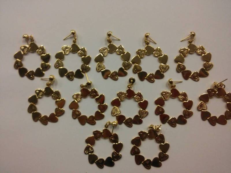 6 Paar Vergoldete Herzen Creolen Ohrringe Charms 6 Paar Vergoldete Herzen Creolen Ohrringe Charms von epicvintagejewelry