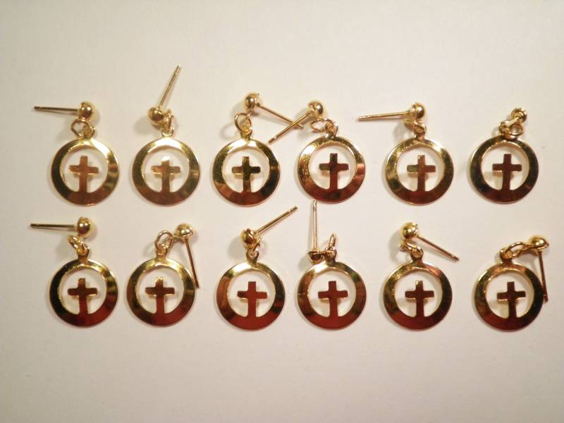 6 Paar Vergoldete Kreuz in Einem Kreis Ohrringe von epicvintagejewelry