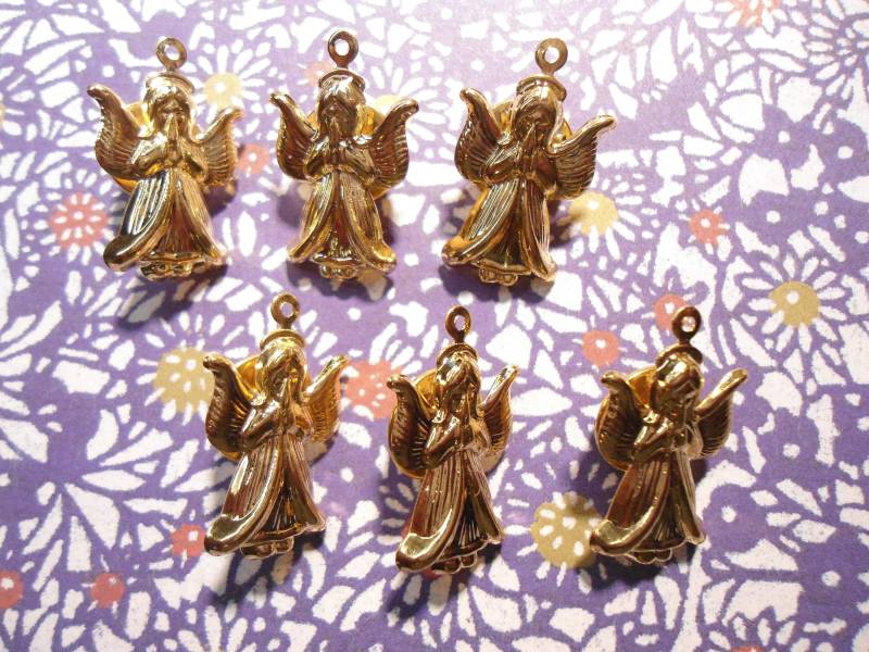 6 Vergoldete Engel Mit Flügel Pins 6 Vergoldete Engel Mit Flügel Pins von epicvintagejewelry