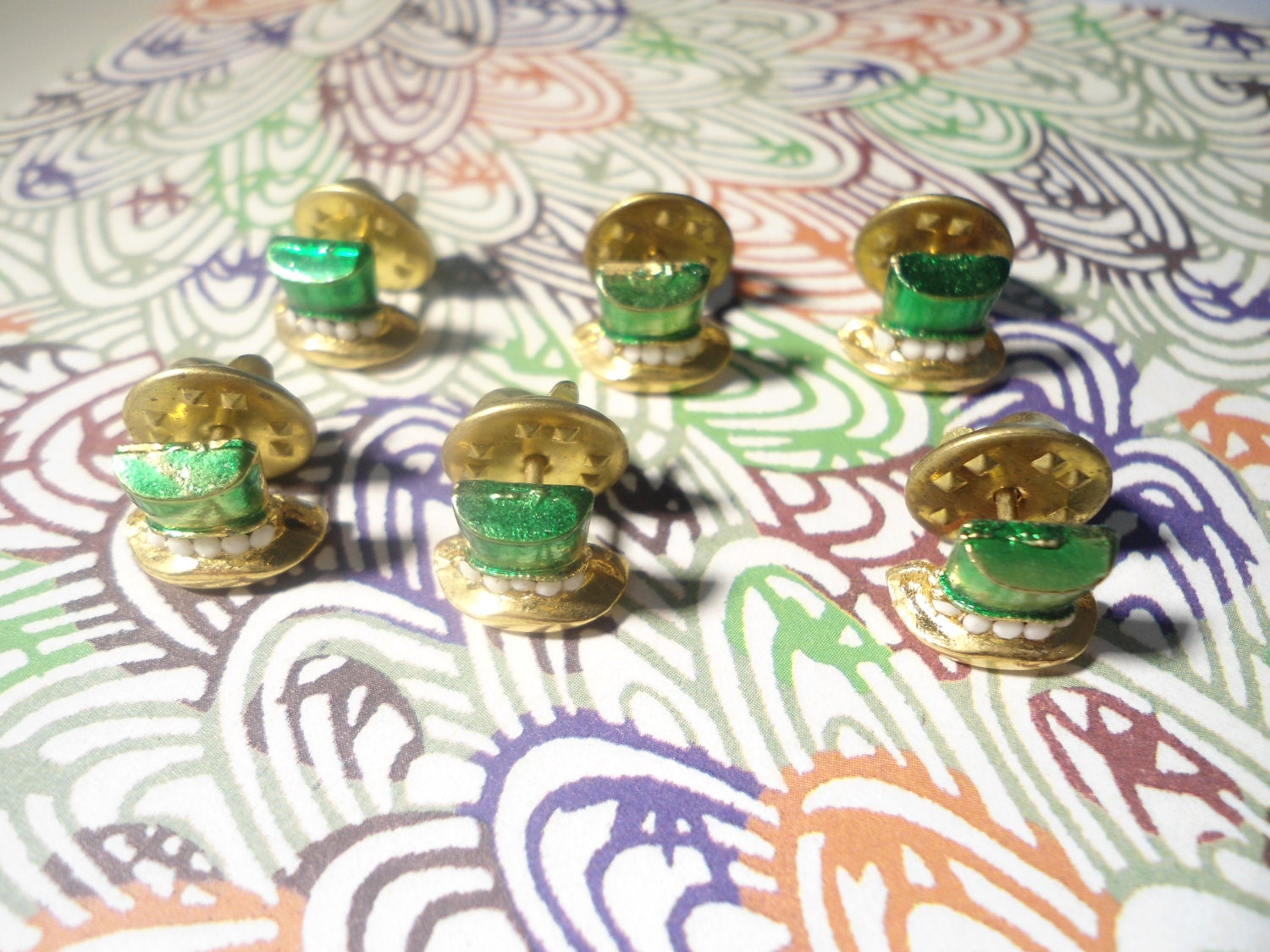 6 Vergoldete St. Patricks Day Hat Pins 6 Vergoldete St. Patricks Day Hat Pins von epicvintagejewelry