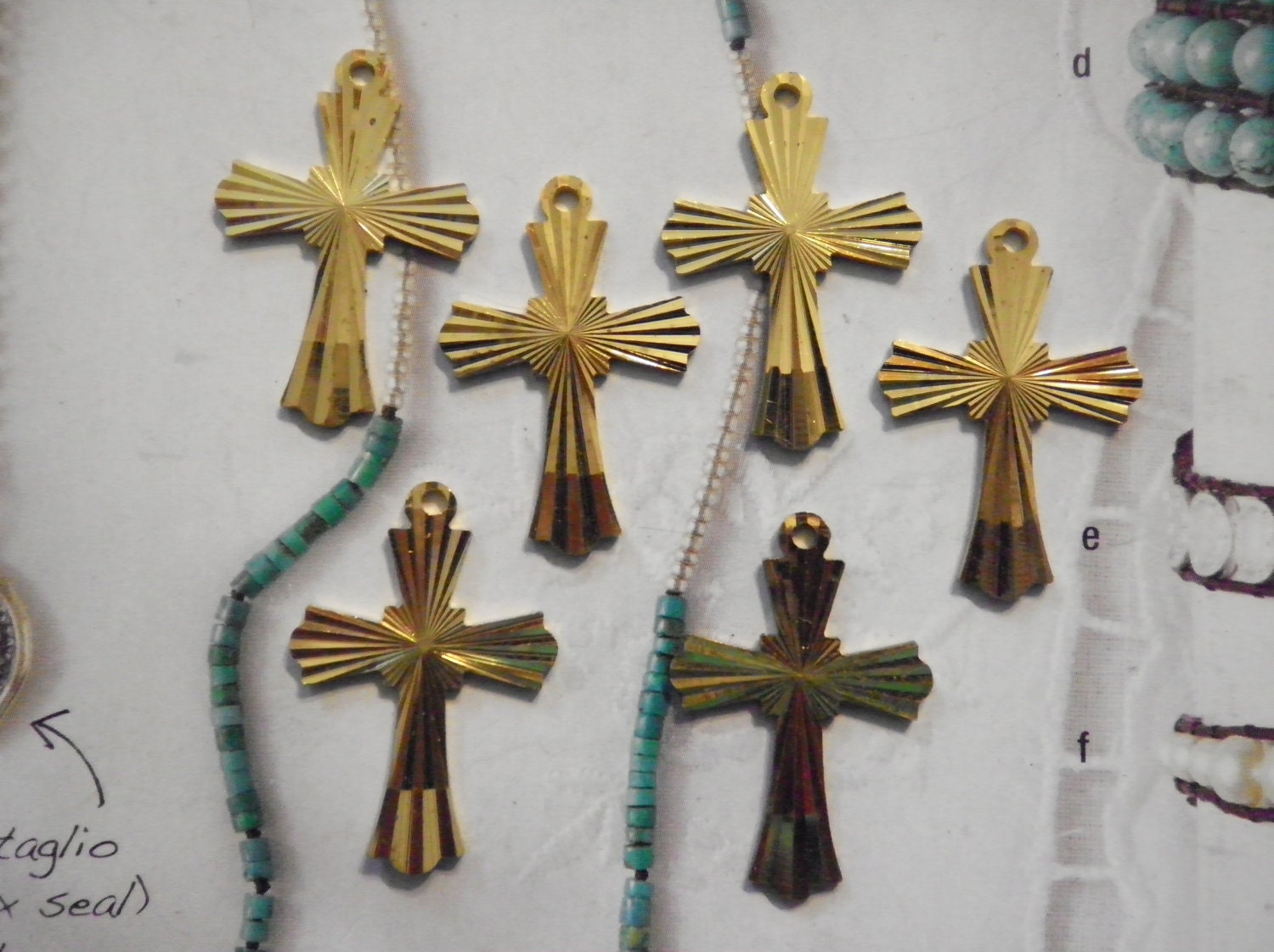 6 Vintage-Diamant Geschnitten Messing 30mm Phantasie Kreuze 6 Vintage-Diamant Geschnitten Messing 30mm Phantasie Kreuze von epicvintagejewelry