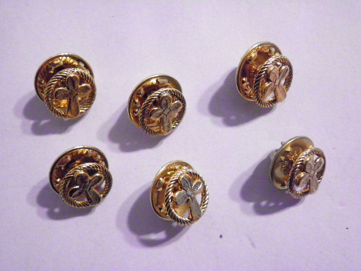 6 Vintage Kreuz in Einem Kreis-Pin-Broschen 6 Vintage Kreuz in Einem Kreis-Pin-Broschen von epicvintagejewelry