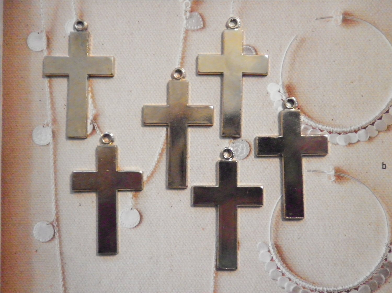 6 Vintage Vergoldet 42x24mm Religiösen Kreuze von epicvintagejewelry