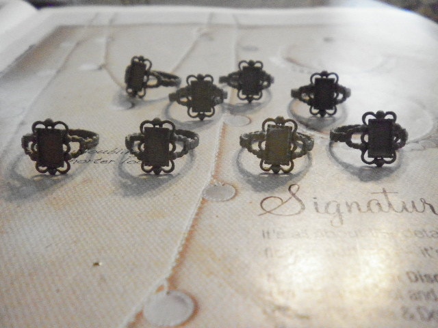 8 Messing 17mm Mini Ring Charms von epicvintagejewelry