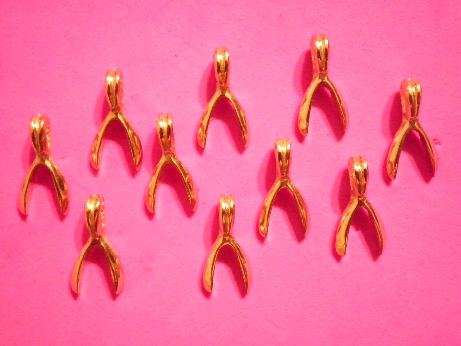 8 Vergoldete 18mm Wishbone Anhänger von epicvintagejewelry