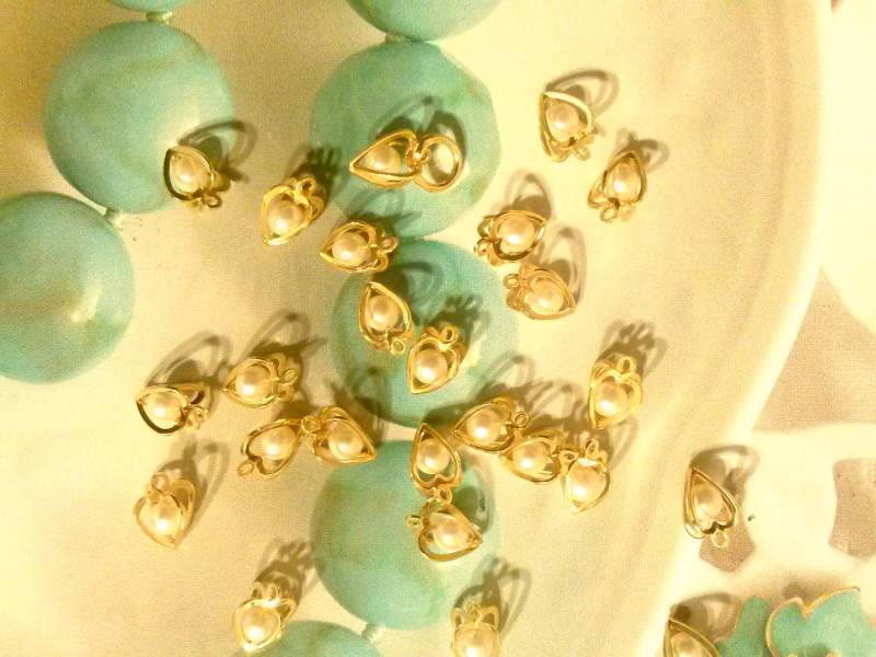 8 Vergoldete Herzkäfige Mit Perle 8 Vergoldete Herzkäfige Mit Perle von epicvintagejewelry