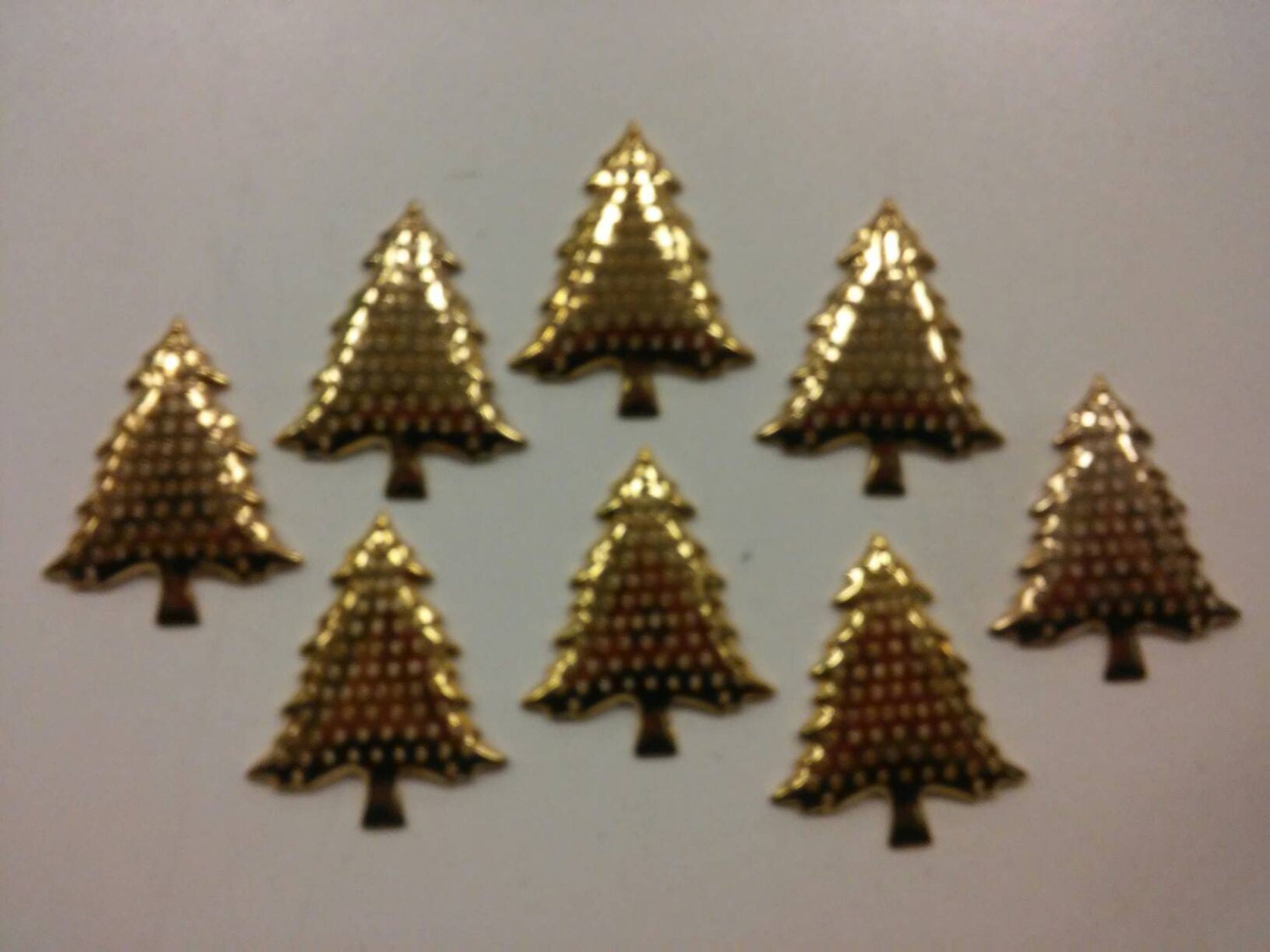 8 Vergoldete Weihnachtsbaum Charms Anhänger 8 Vergoldete Weihnachtsbaum Charms Anhänger von epicvintagejewelry