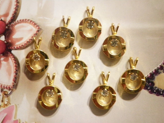 8 Vergoldeten Anhänger Mit 3mm Strass von epicvintagejewelry