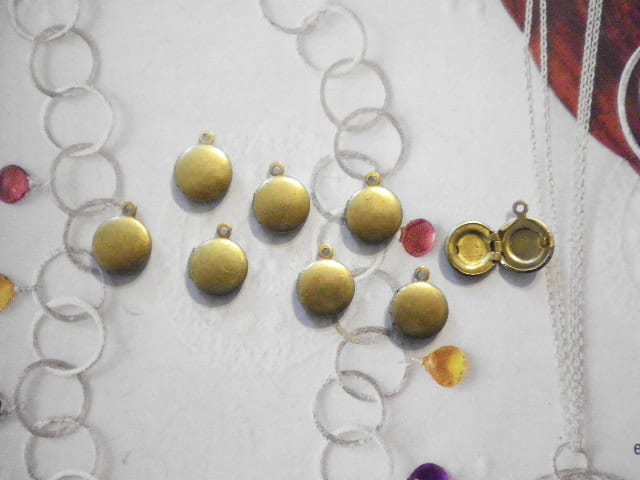 8 Vintage Messing 10 Mm Runde Medaillons 8 Vintage Messing 10 Mm Runde Medaillons von epicvintagejewelry