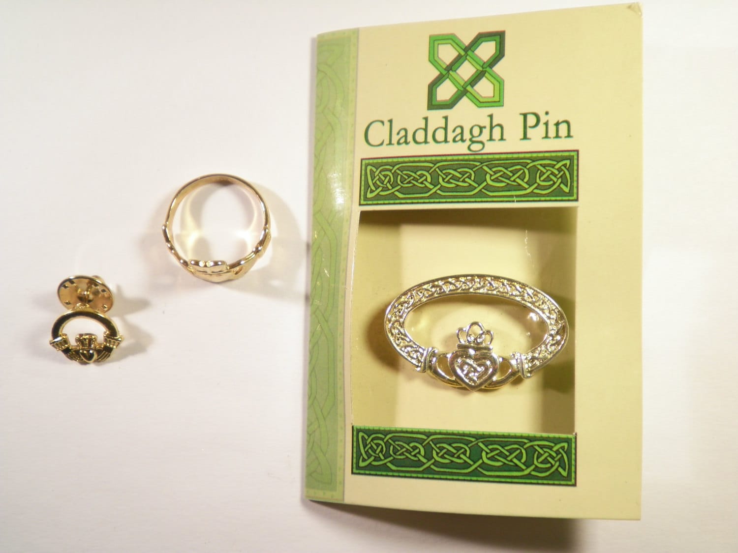 Pin 1 Claddagh, Ring Und Broach Set Pin 1 Claddagh, Ring Und Broach Set von epicvintagejewelry
