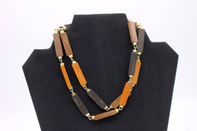 Estate Holz-Wie Kunststoff-Perlen-Halskette Estate Holz-Wie Kunststoff-Perlen-Halskette von ercubed