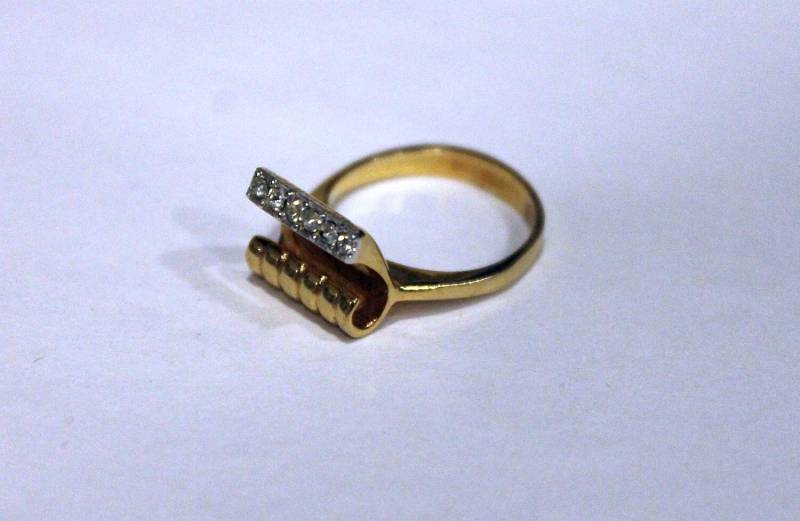 Schwerer Vintage Gold Plate Abstrakter Freischwinger Ring Mit Kristallen von ercubed
