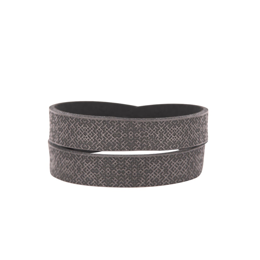 Graues Armband Mit Lielvardes Muster Graues Armband Mit Lielvardes Muster von ereretsy