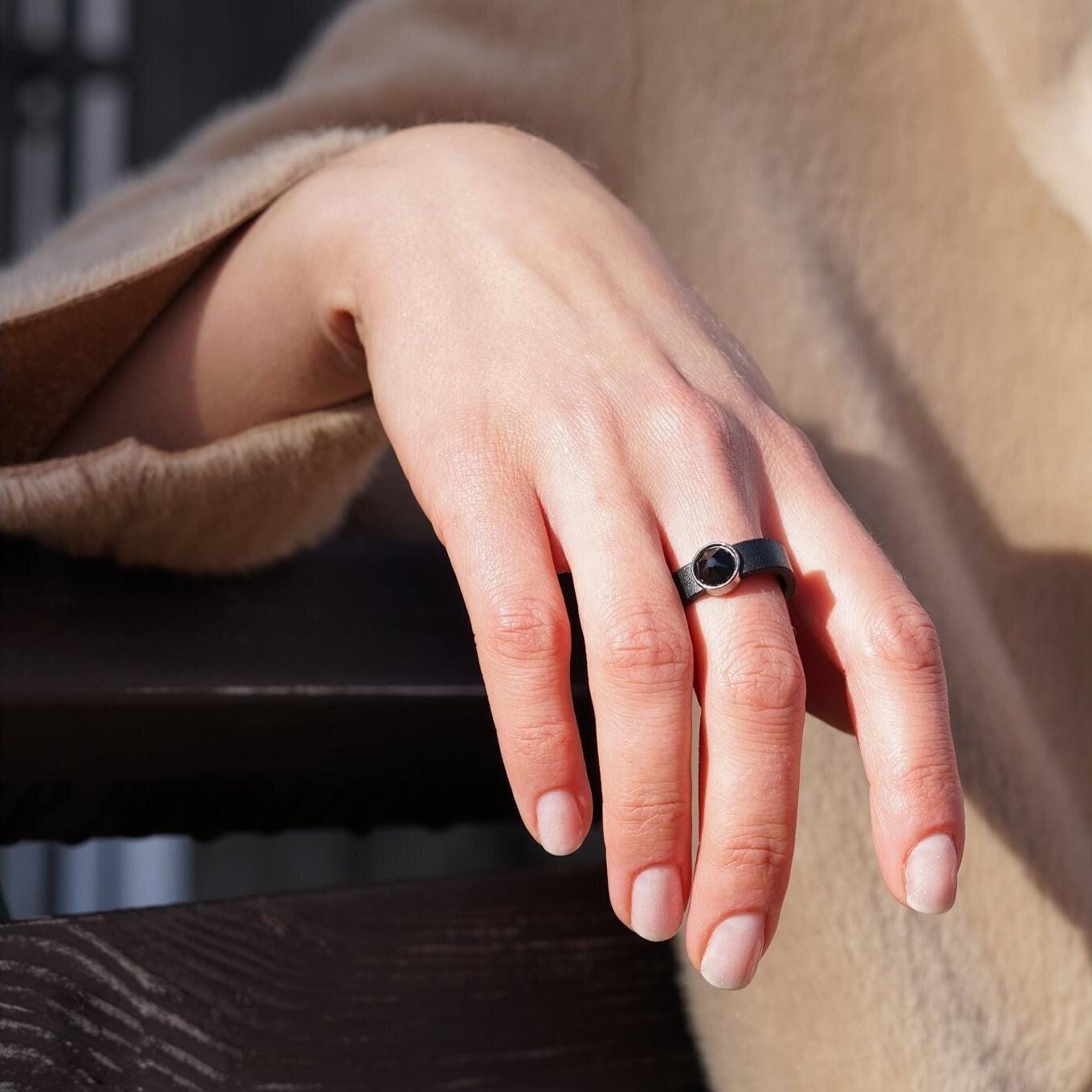 Lederring Mit Schwarzem Swarovski Kristall Lederring Mit Schwarzem Swarovski Kristall von ereretsy