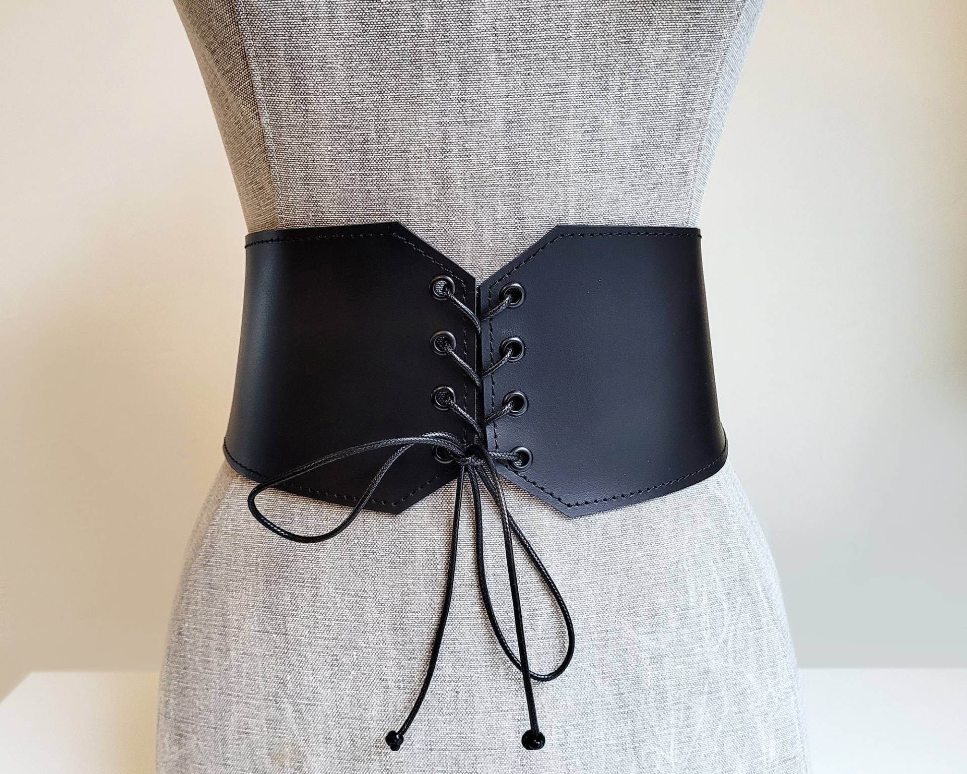 Schwarzer Leder Korsett Elastisch Breiter Schnür-Gothic Taillen-Gürtel von erikasbelts