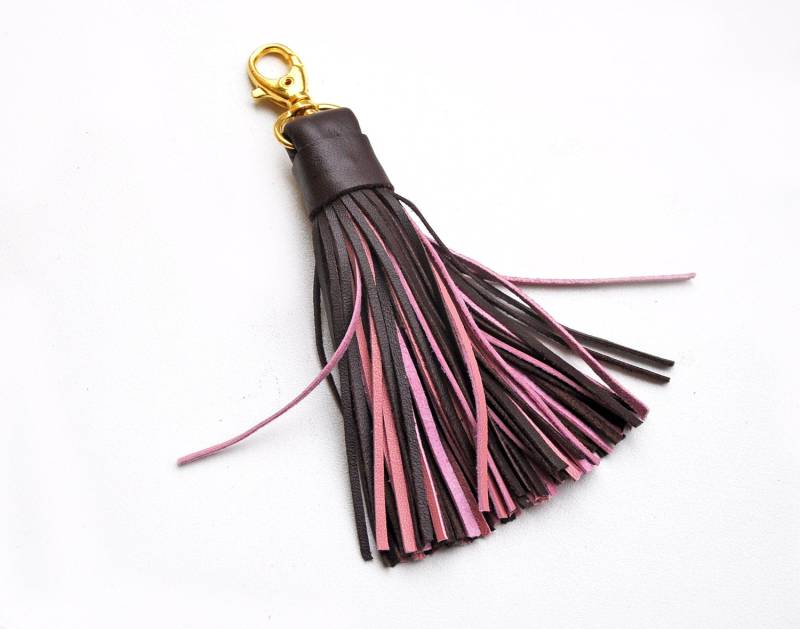 Quaste Schlüsselanhänger, Leder Quaste, Multicolor - Dunkelbraun Und Pink von erikasleather