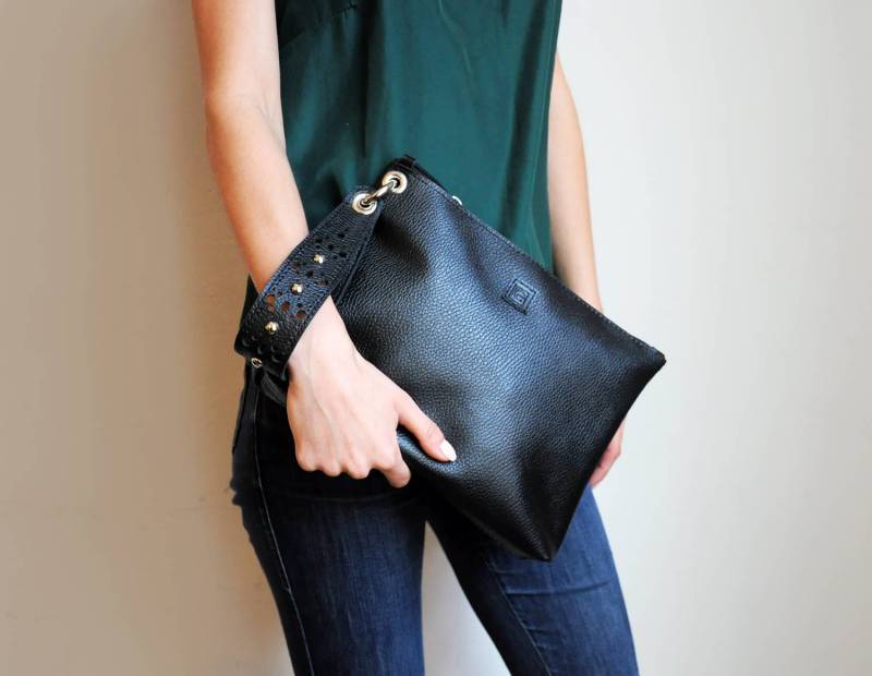 Schwarze Leder Clutch Mit Edler Handschlaufe Schwarze Leder Clutch Mit Edler Handschlaufe von erikasleather