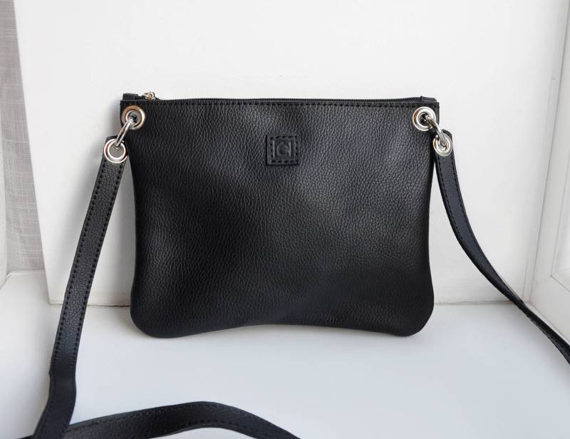 Umhängetasche Aus Schwarzem Leder Mit Reißverschlusstasche, Schwarze Ledertasche Umhängetasche Aus Schwarzem Leder Mit Reißverschlusstasche, Schwarze Ledertasche von erikasleather