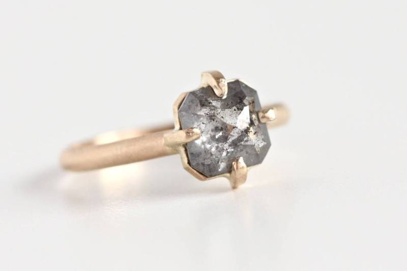 Salz Und Pfeffer Diamant Verlobungsring in 14 K Gelbgold - Rose Smaragd Kissen Geschnitten Boho von erinjanedesigns