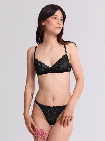 erlich textil Fluid Lace String mit Spitze aus recyceltem Polyamid, made in Europe von erlich textil