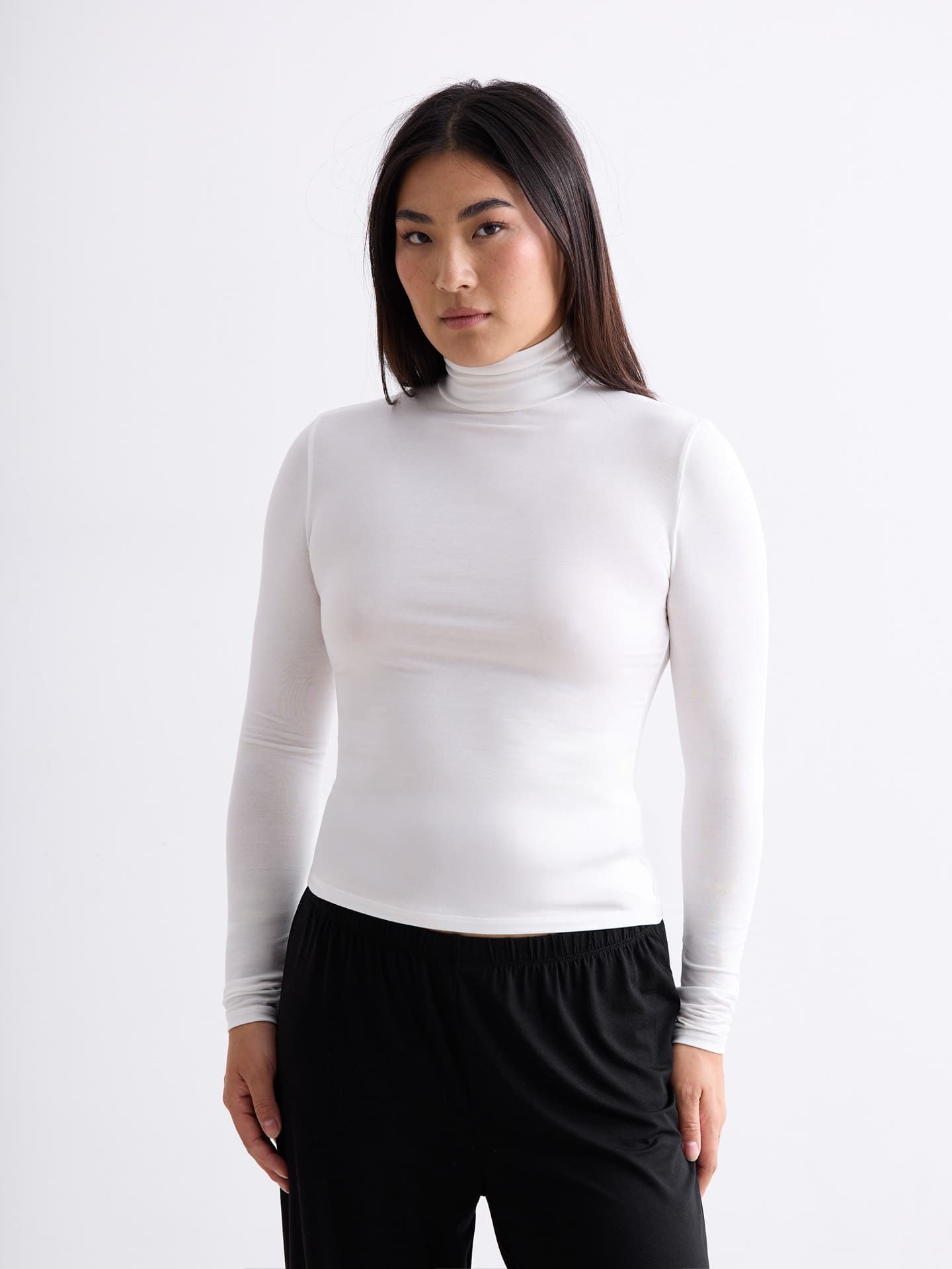 erlich textil Light Touch Rollkragen Langarmshirt für Frauen aus TENCEL™ Lyocell in ecru von erlich textil