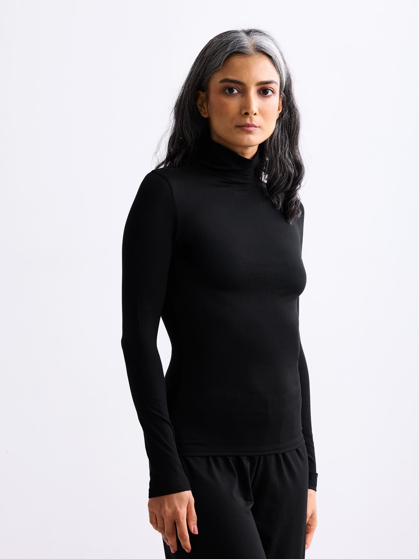 erlich textil Light Touch Rollkragen Langarmshirt für Frauen aus TENCEL™ Lyocell in schwarz von erlich textil